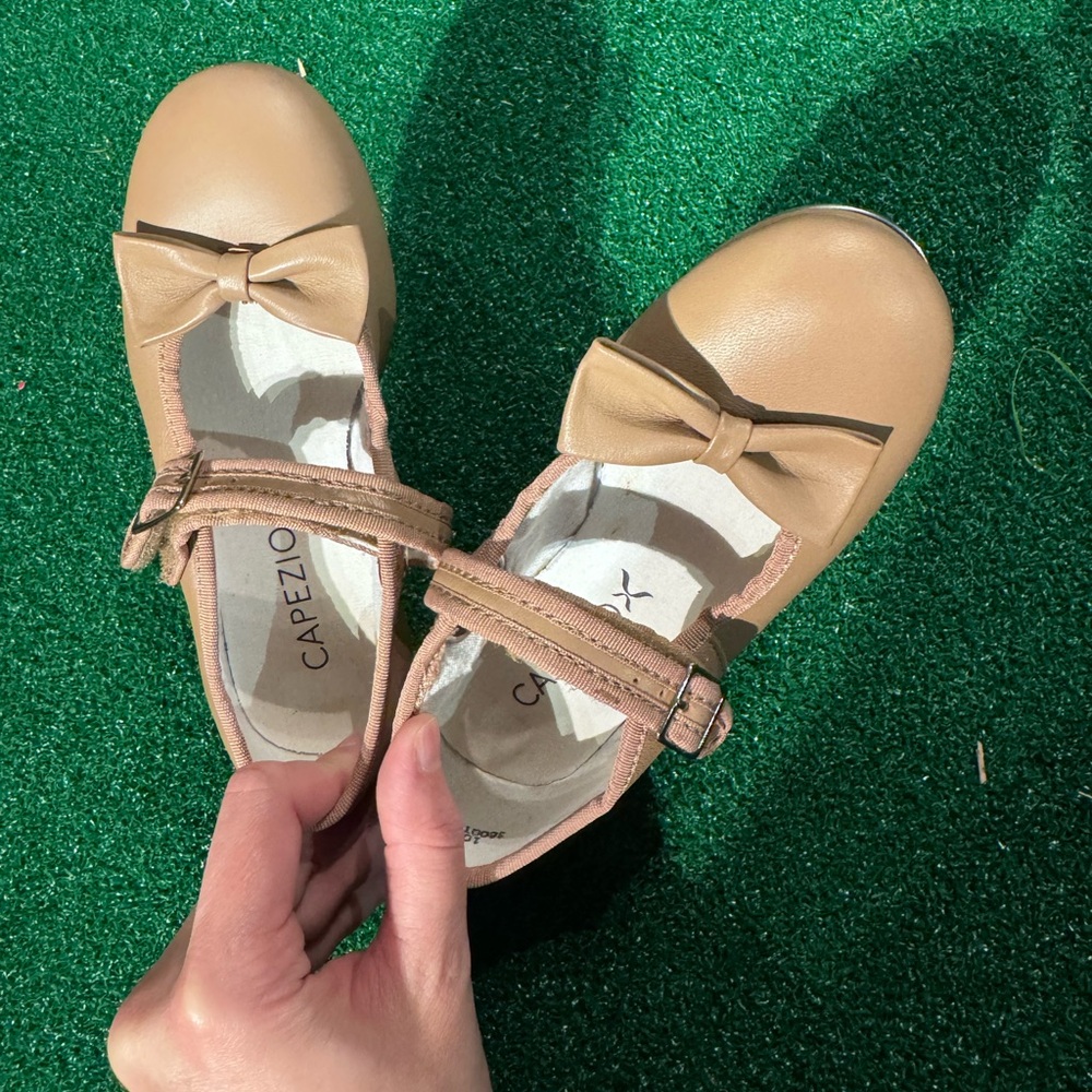 Capezio size 10.5 toddler tap shoes